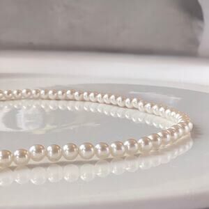 16” Stretch Pearls Necklace